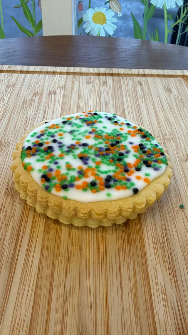 Halloween Empire Biscuit