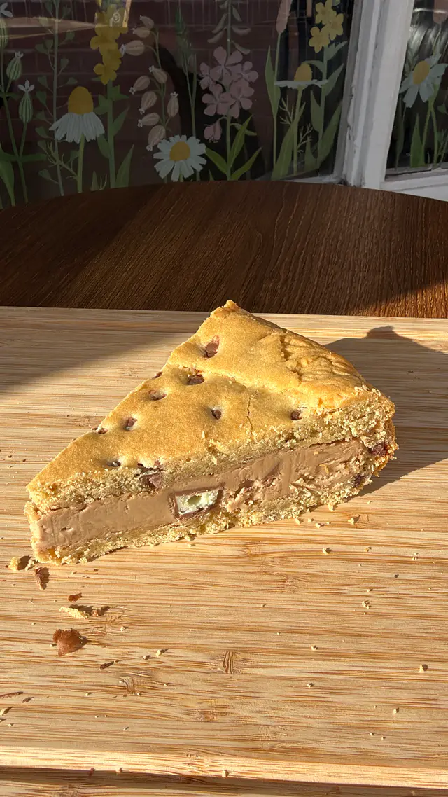 Kinder Cookie Pie