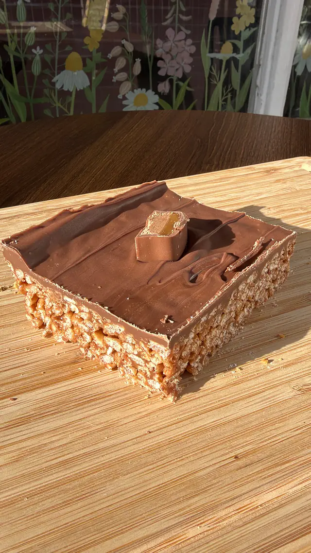 Mars Crispie Cake