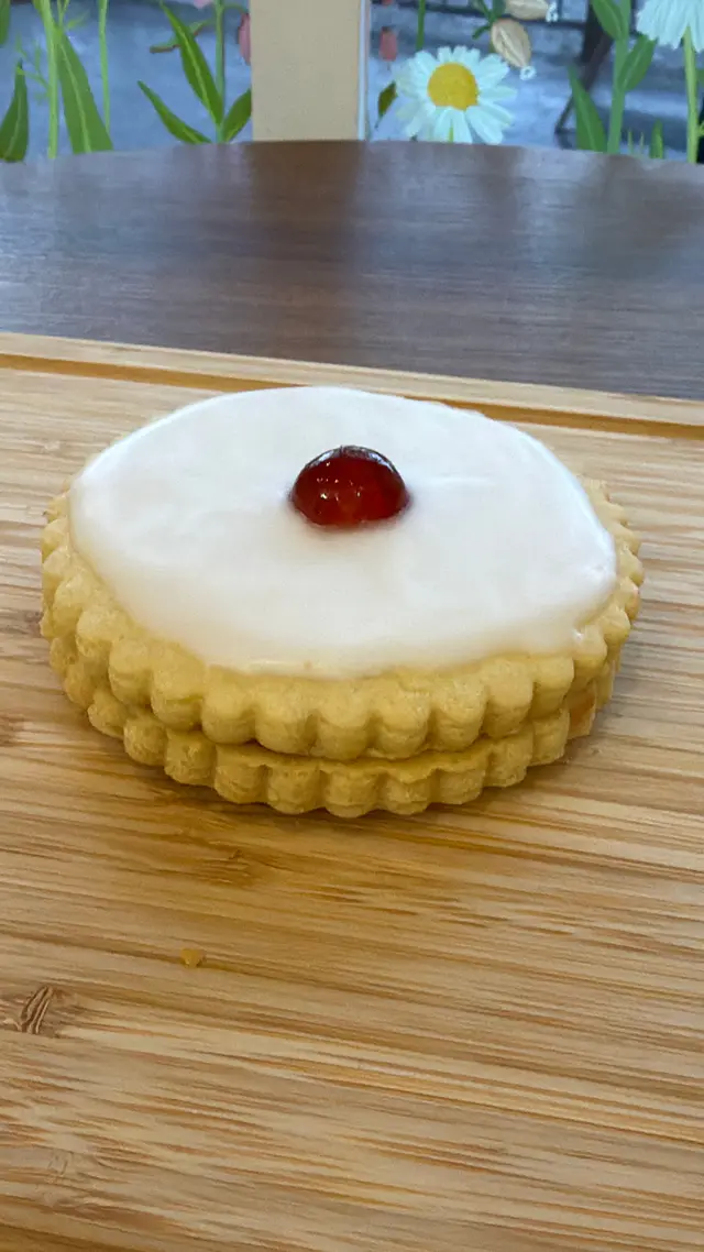 Traditional Empire Biscuit